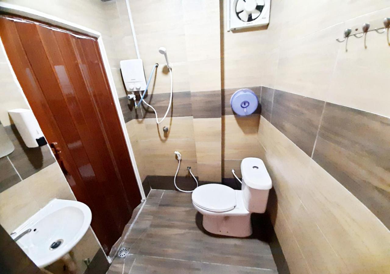 Mn Ferringhi Inn Batu Feringgi Buitenkant foto