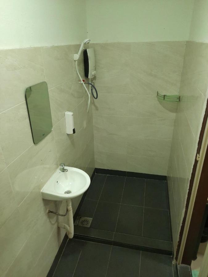 Mn Ferringhi Inn Batu Feringgi Buitenkant foto