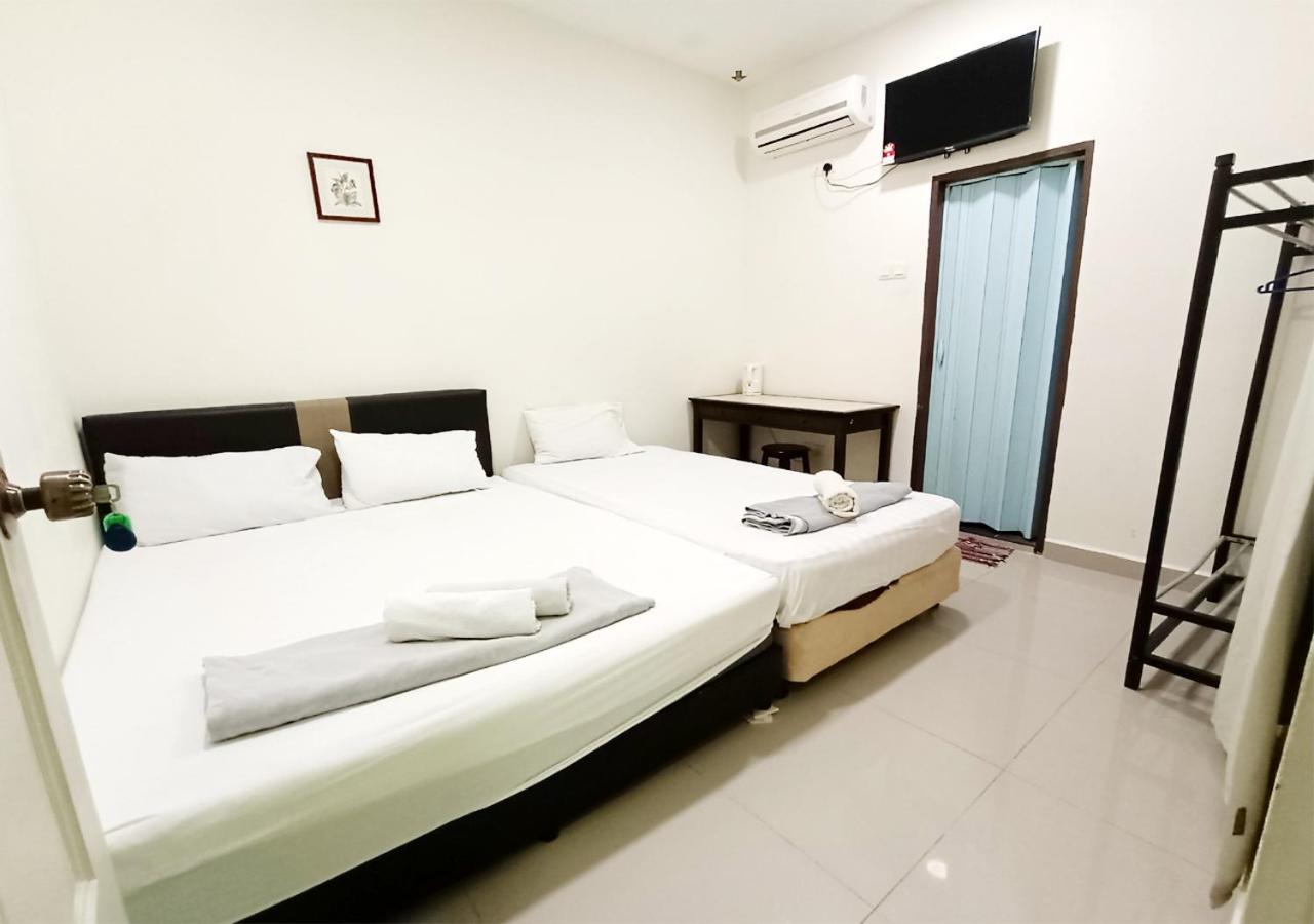 Mn Ferringhi Inn Batu Feringgi Buitenkant foto