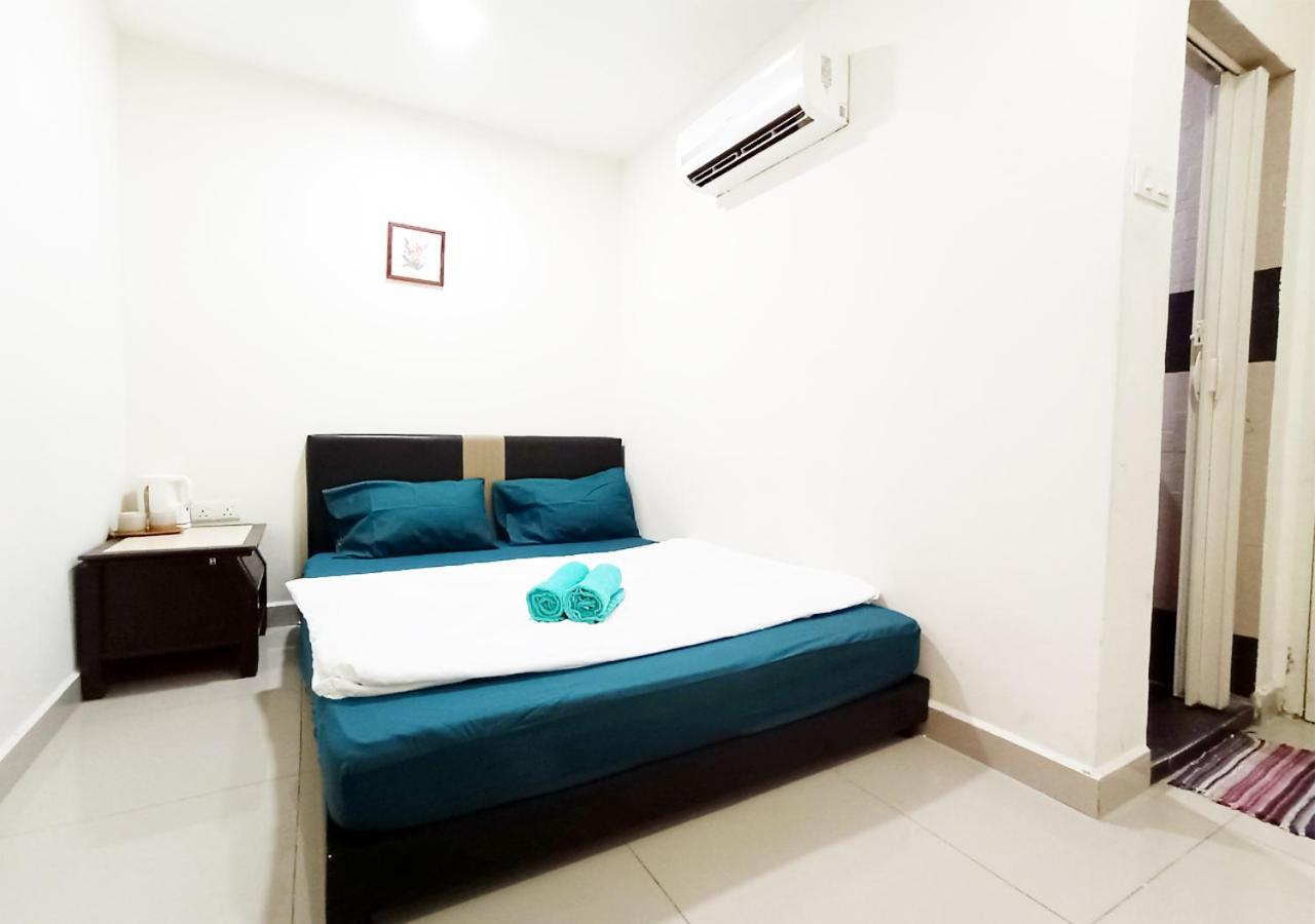 Mn Ferringhi Inn Batu Feringgi Buitenkant foto