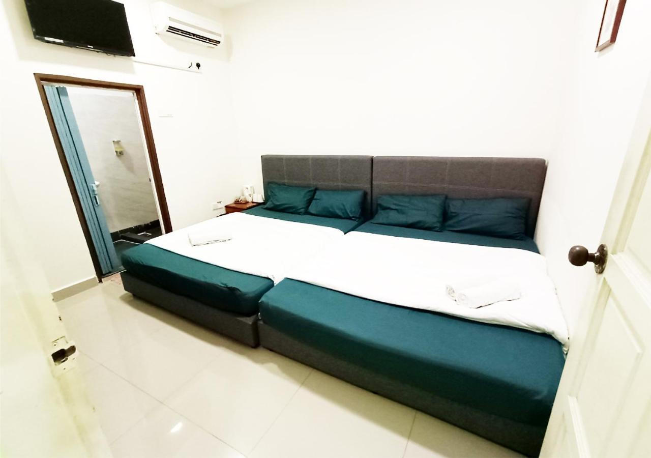 Mn Ferringhi Inn Batu Feringgi Buitenkant foto