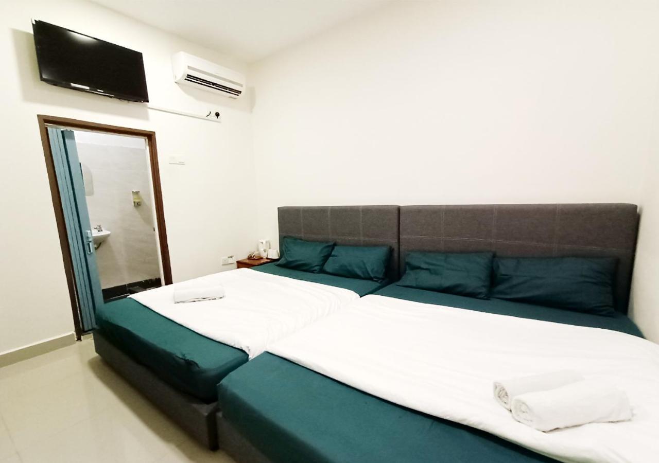 Mn Ferringhi Inn Batu Feringgi Buitenkant foto