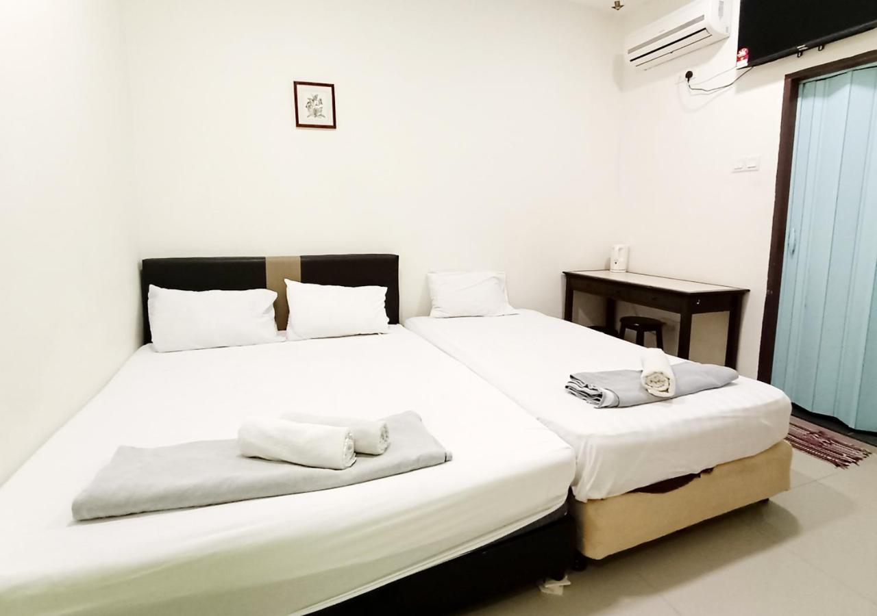 Mn Ferringhi Inn Batu Feringgi Buitenkant foto