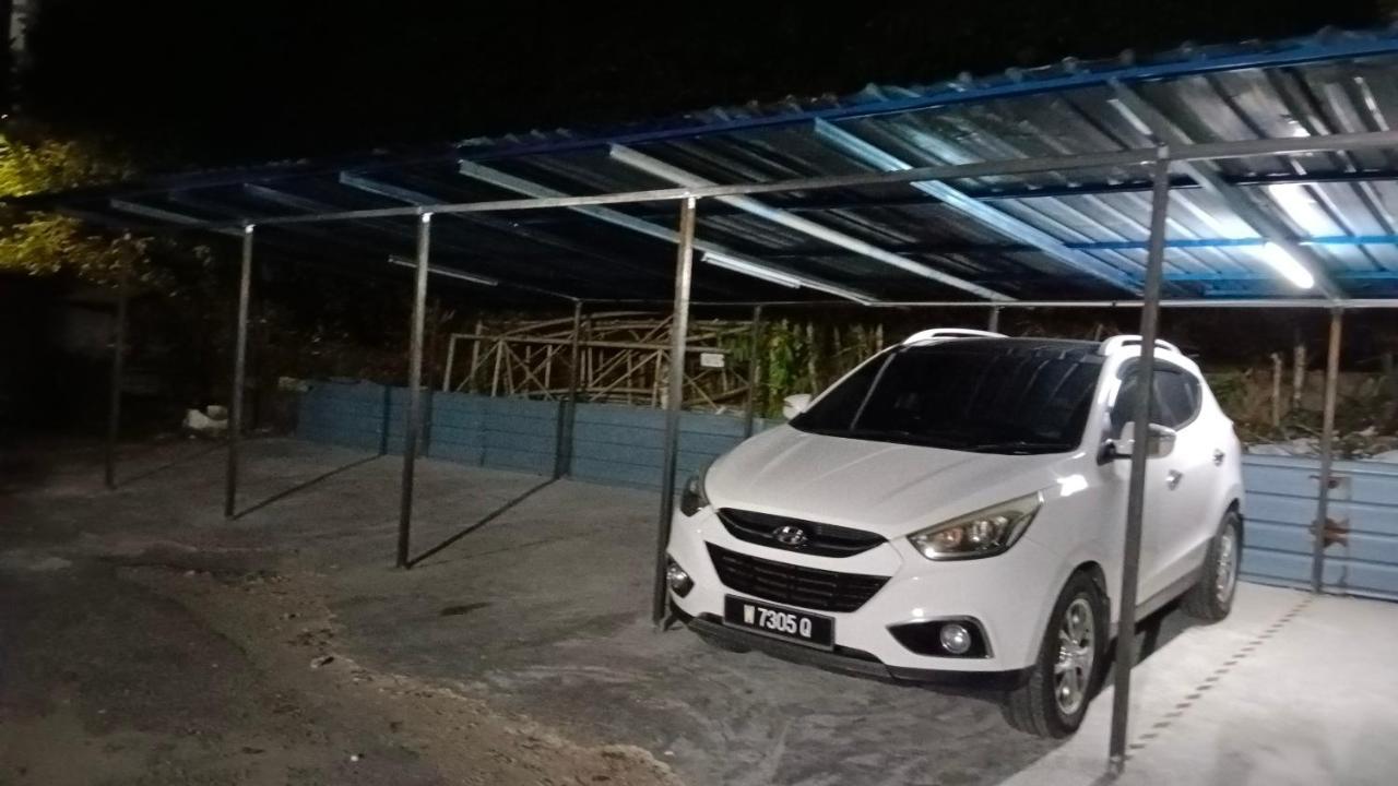Mn Ferringhi Inn Batu Feringgi Buitenkant foto