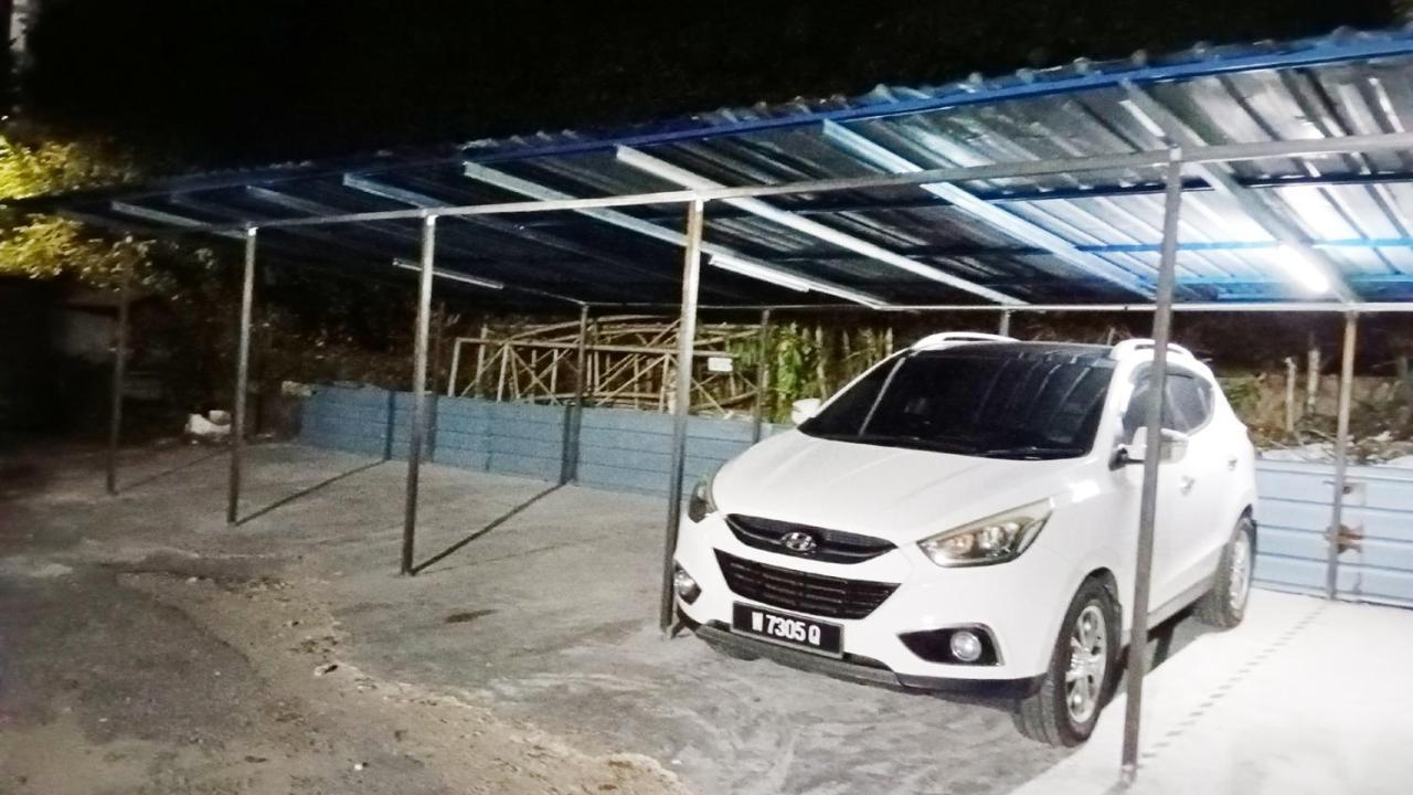 Mn Ferringhi Inn Batu Feringgi Buitenkant foto