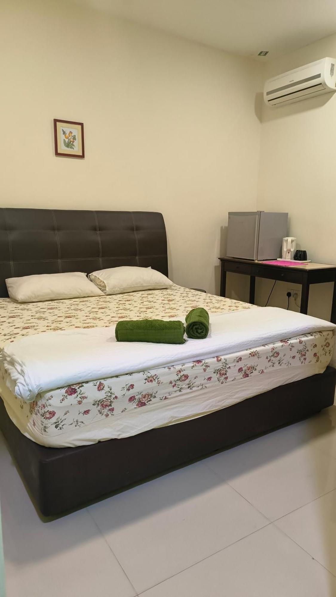 Mn Ferringhi Inn Batu Feringgi Buitenkant foto